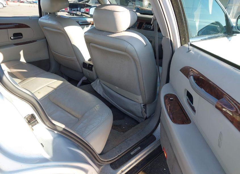Photo 8 of 2001 Lincoln Town CAR EXECUTIVE (VIN 1LNHM81W71Y717065)
