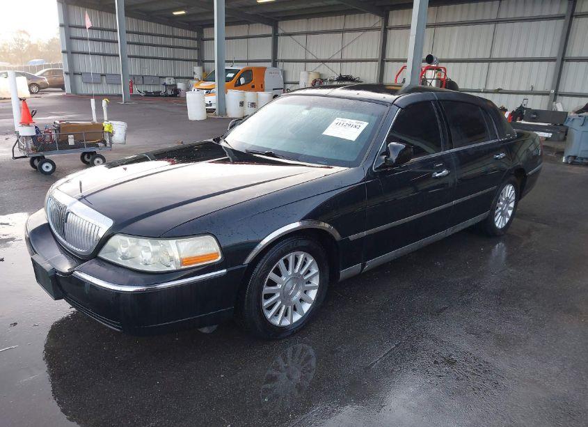 Photo 2 of 2004 Lincoln Town CAR SIGNATURE (VIN 1LNHM81W74Y612353)