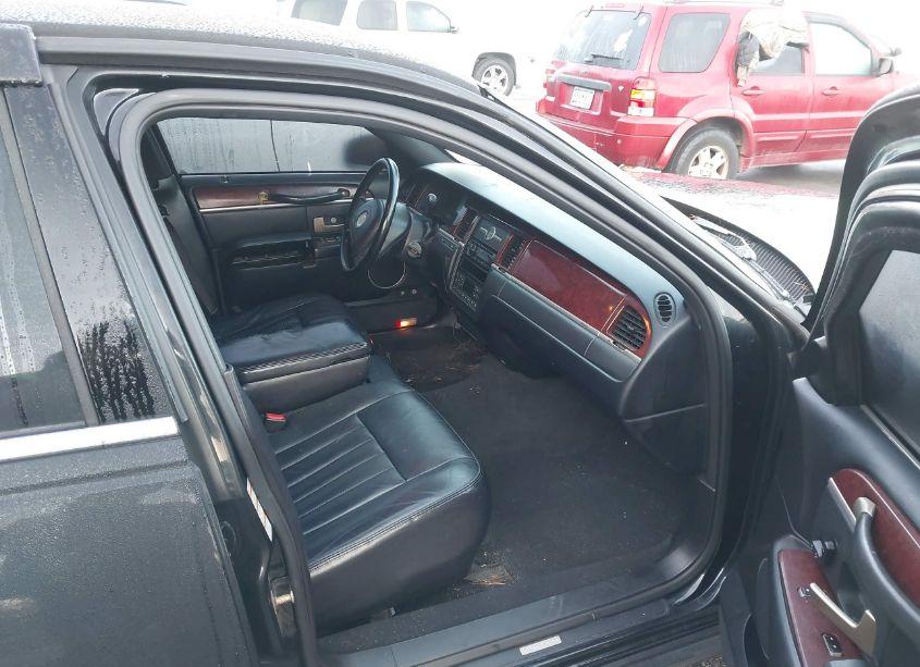 Photo 5 of 2004 Lincoln Town CAR SIGNATURE (VIN 1LNHM81W74Y612353)