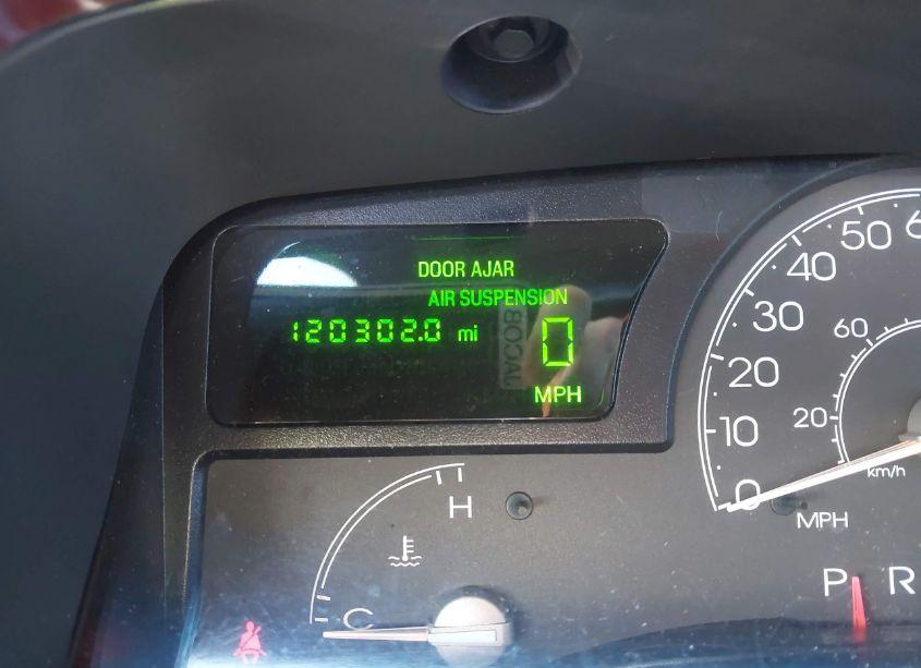 Photo 7 of 2004 Lincoln Town CAR SIGNATURE (VIN 1LNHM81W74Y612353)