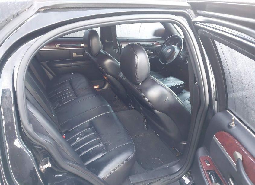 Photo 8 of 2004 Lincoln Town CAR SIGNATURE (VIN 1LNHM81W74Y612353)