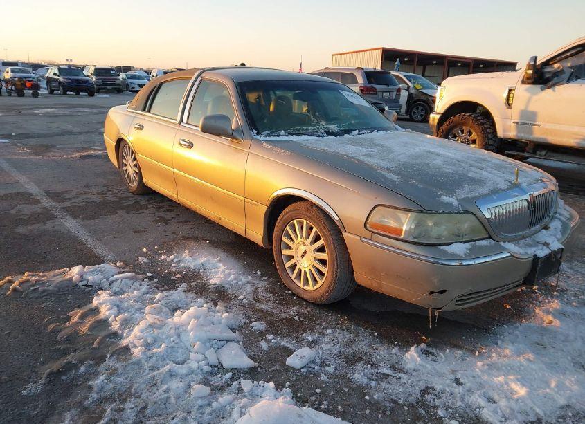 2004 Lincoln Town CAR SIGNATURE (VIN 1LNHM81W74Y640752) main photo