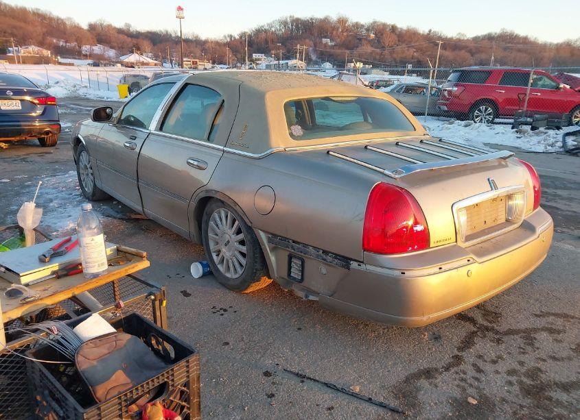 Photo 3 of 2004 Lincoln Town CAR SIGNATURE (VIN 1LNHM81W74Y640752)