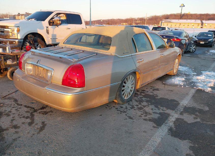 Photo 4 of 2004 Lincoln Town CAR SIGNATURE (VIN 1LNHM81W74Y640752)