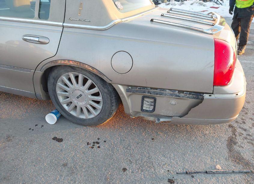 Photo 6 of 2004 Lincoln Town CAR SIGNATURE (VIN 1LNHM81W74Y640752)