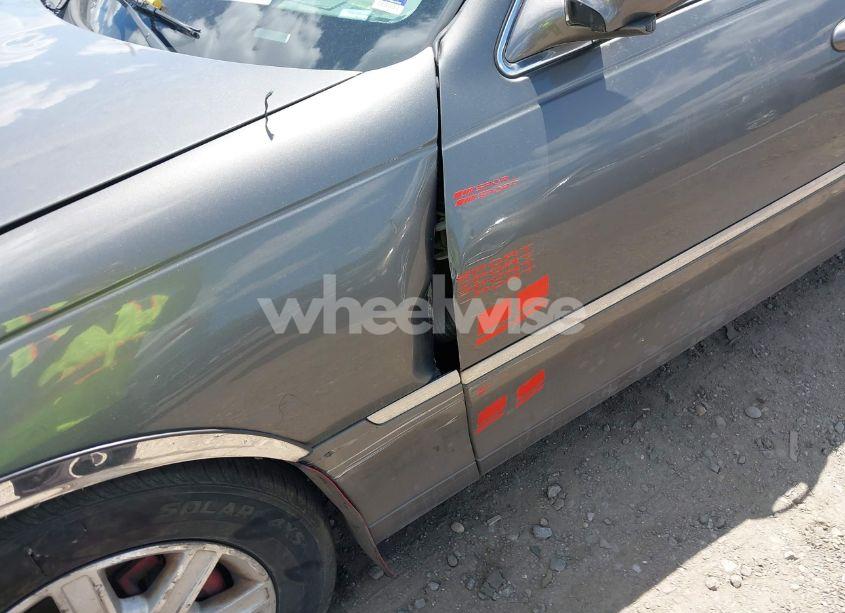 Photo 11 of 2004 Lincoln Town CAR SIGNATURE (VIN 1LNHM81W74Y652349)