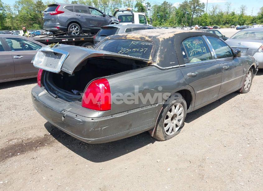 Photo 4 of 2004 Lincoln Town CAR SIGNATURE (VIN 1LNHM81W74Y652349)