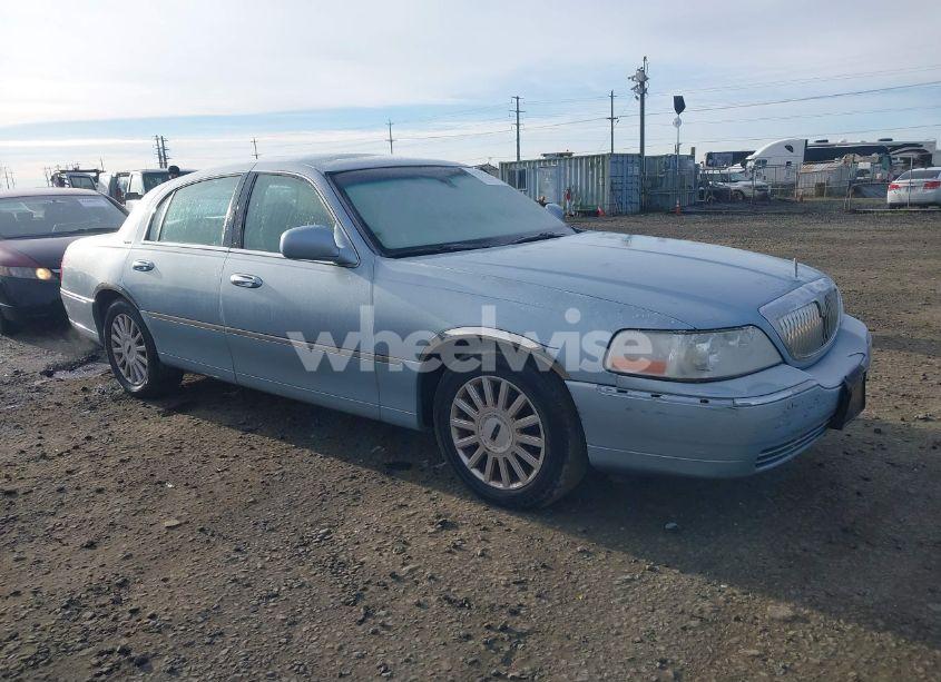 2005 Lincoln Town CAR SIGNATURE (VIN 1LNHM81W75Y636900) main photo