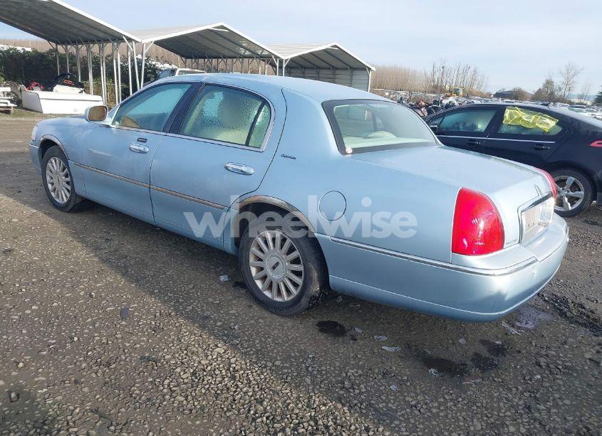 Photo 3 of 2005 Lincoln Town CAR SIGNATURE (VIN 1LNHM81W75Y636900)