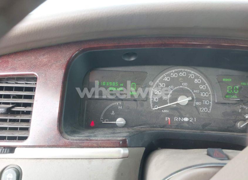 Photo 7 of 2005 Lincoln Town CAR SIGNATURE (VIN 1LNHM81W75Y636900)