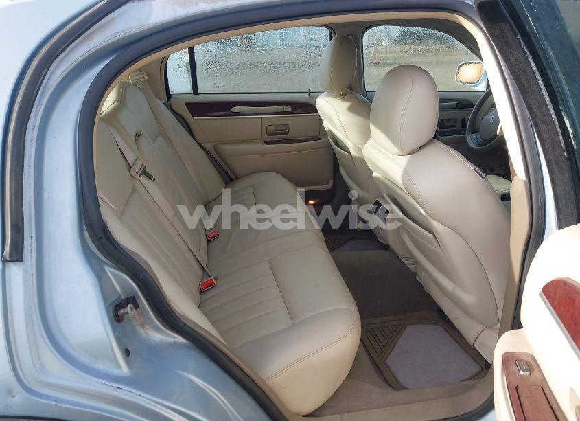 Photo 8 of 2005 Lincoln Town CAR SIGNATURE (VIN 1LNHM81W75Y636900)