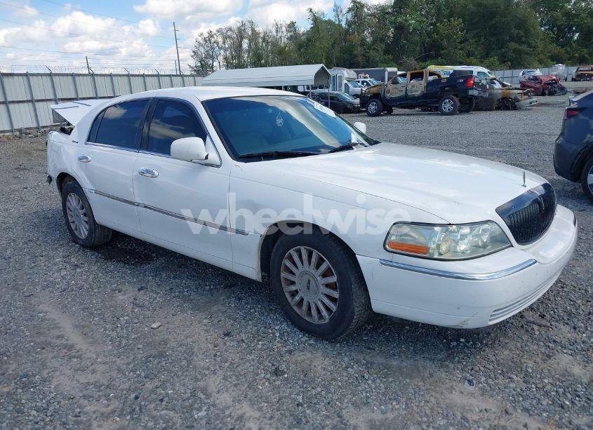 2005 Lincoln Town CAR SIGNATURE (VIN 1LNHM81W75Y651185) main photo