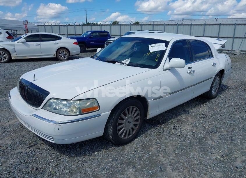 Photo 2 of 2005 Lincoln Town CAR SIGNATURE (VIN 1LNHM81W75Y651185)