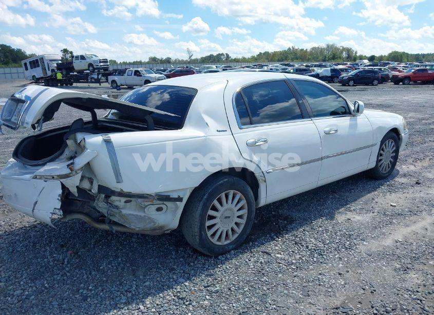 Photo 4 of 2005 Lincoln Town CAR SIGNATURE (VIN 1LNHM81W75Y651185)