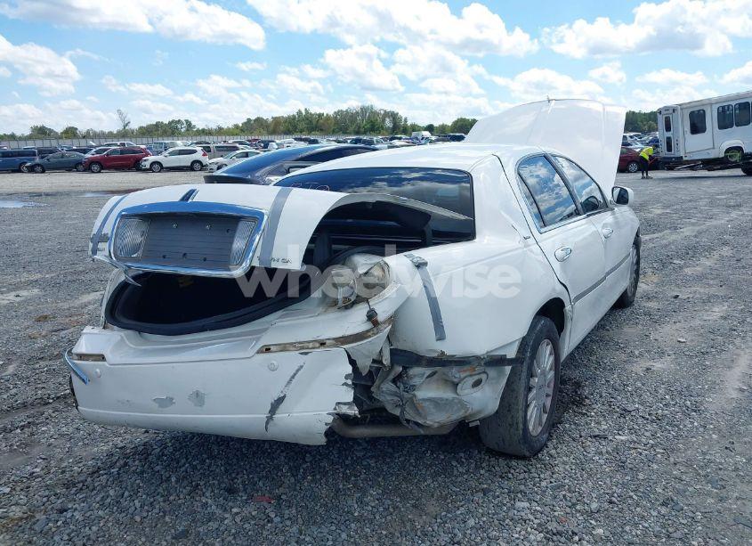 Photo 6 of 2005 Lincoln Town CAR SIGNATURE (VIN 1LNHM81W75Y651185)