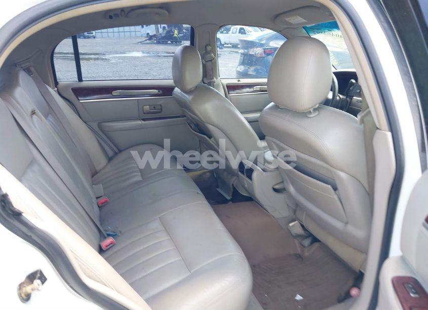 Photo 8 of 2005 Lincoln Town CAR SIGNATURE (VIN 1LNHM81W75Y651185)