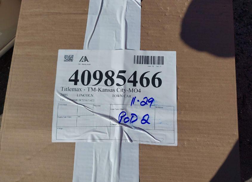 Photo 12 of 2005 Lincoln Town CAR SIGNATURE (VIN 1LNHM81W75Y671422)