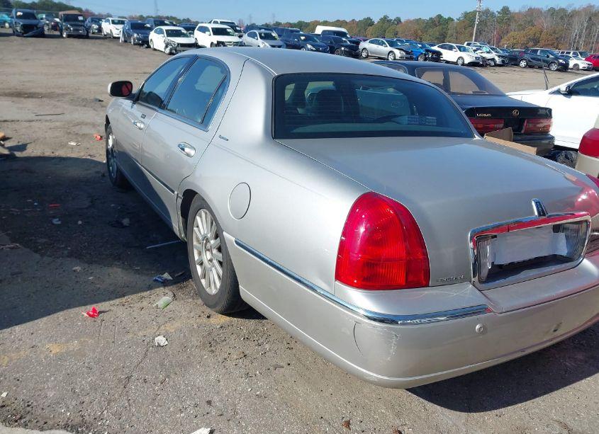 Photo 3 of 2005 Lincoln Town CAR SIGNATURE (VIN 1LNHM81W75Y671422)