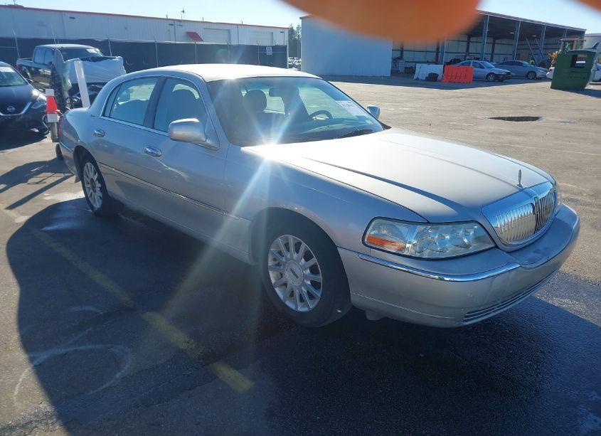 2006 Lincoln Town CAR SIGNATURE (VIN 1LNHM81W76Y600710) main photo