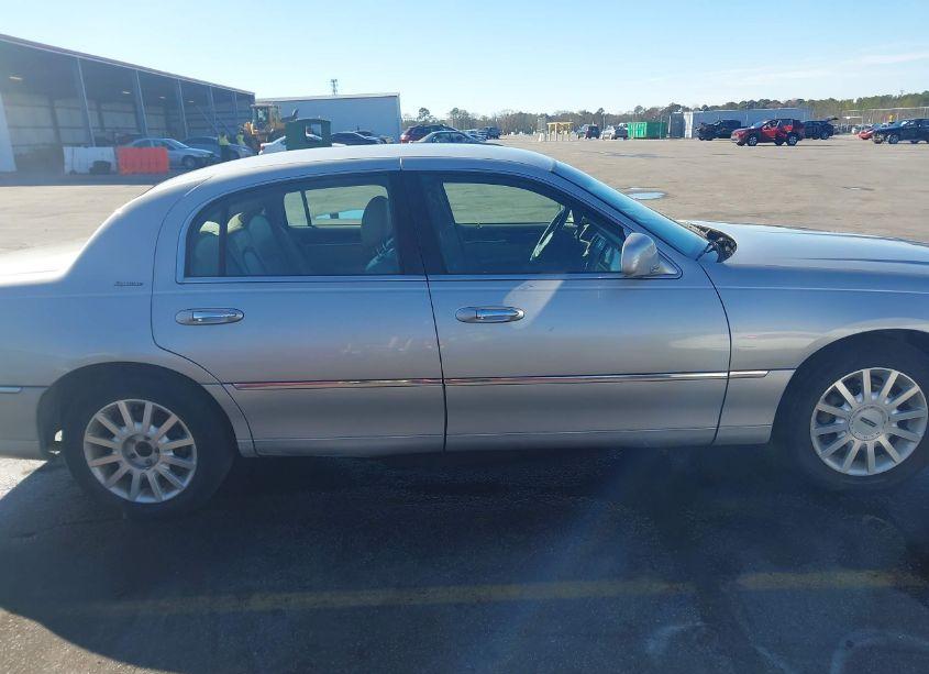 Photo 13 of 2006 Lincoln Town CAR SIGNATURE (VIN 1LNHM81W76Y600710)