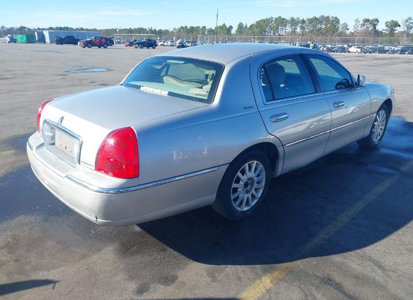Photo 4 of 2006 Lincoln Town CAR SIGNATURE (VIN 1LNHM81W76Y600710)
