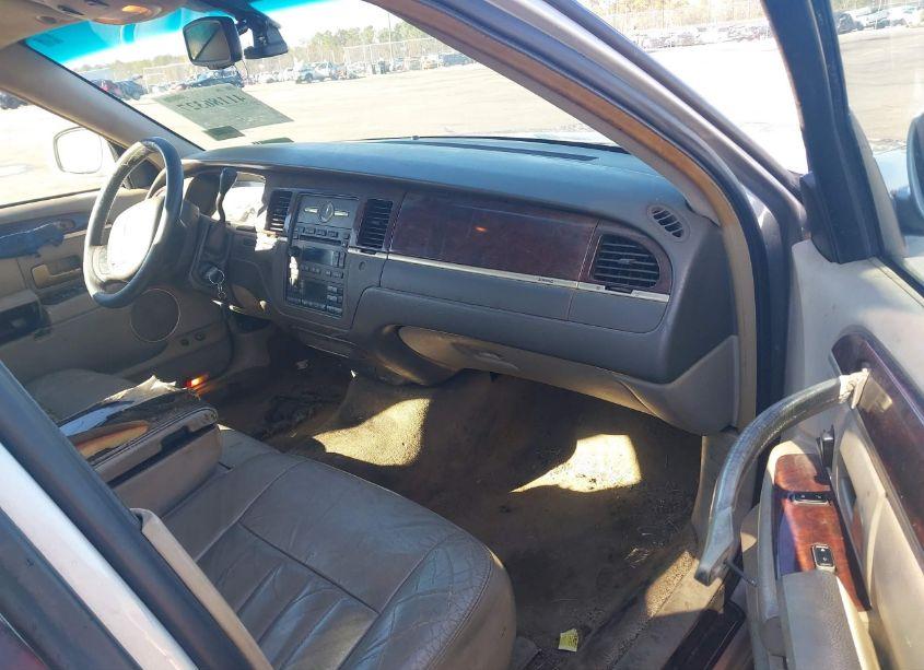 Photo 5 of 2006 Lincoln Town CAR SIGNATURE (VIN 1LNHM81W76Y600710)