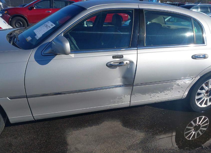 Photo 6 of 2006 Lincoln Town CAR SIGNATURE (VIN 1LNHM81W76Y600710)