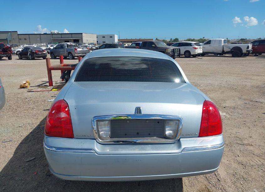 Photo 16 of 2006 Lincoln Town CAR SIGNATURE (VIN 1LNHM81W76Y608077)