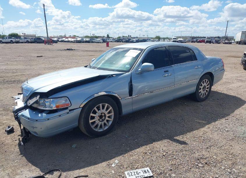 Photo 2 of 2006 Lincoln Town CAR SIGNATURE (VIN 1LNHM81W76Y608077)
