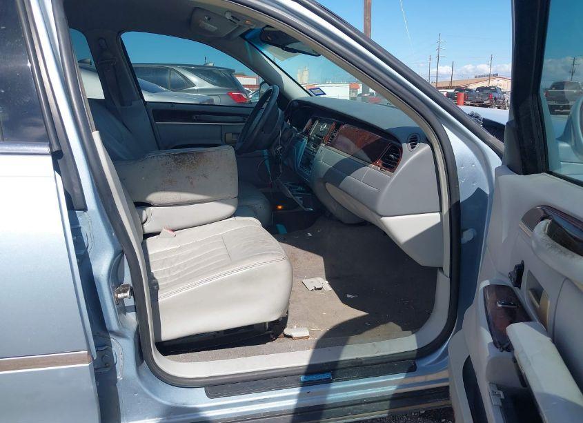 Photo 5 of 2006 Lincoln Town CAR SIGNATURE (VIN 1LNHM81W76Y608077)