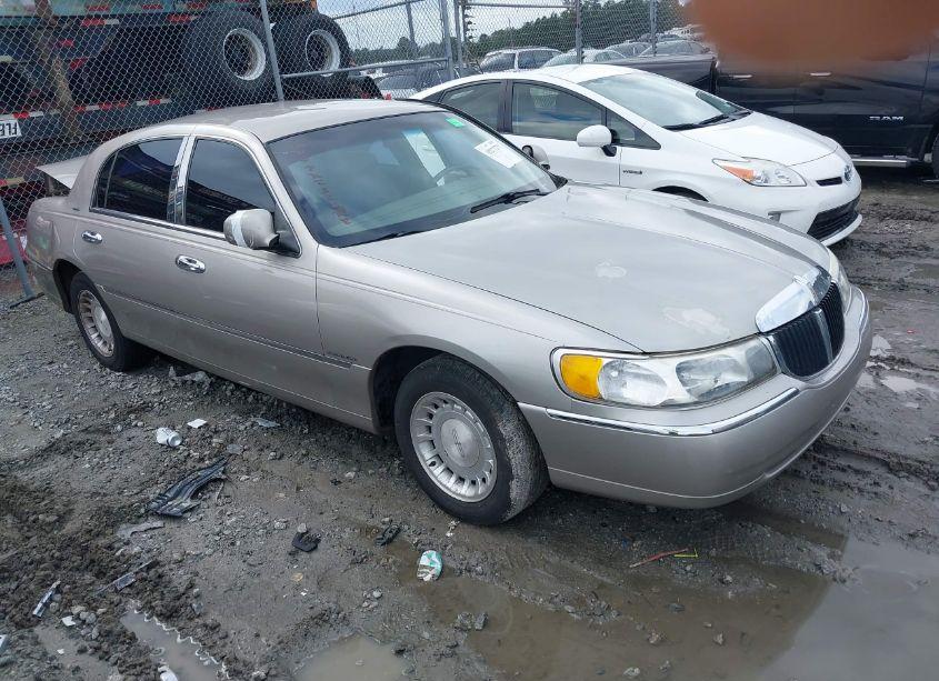 2001 Lincoln Town CAR EXECUTIVE (VIN 1LNHM81W81Y735249) main photo