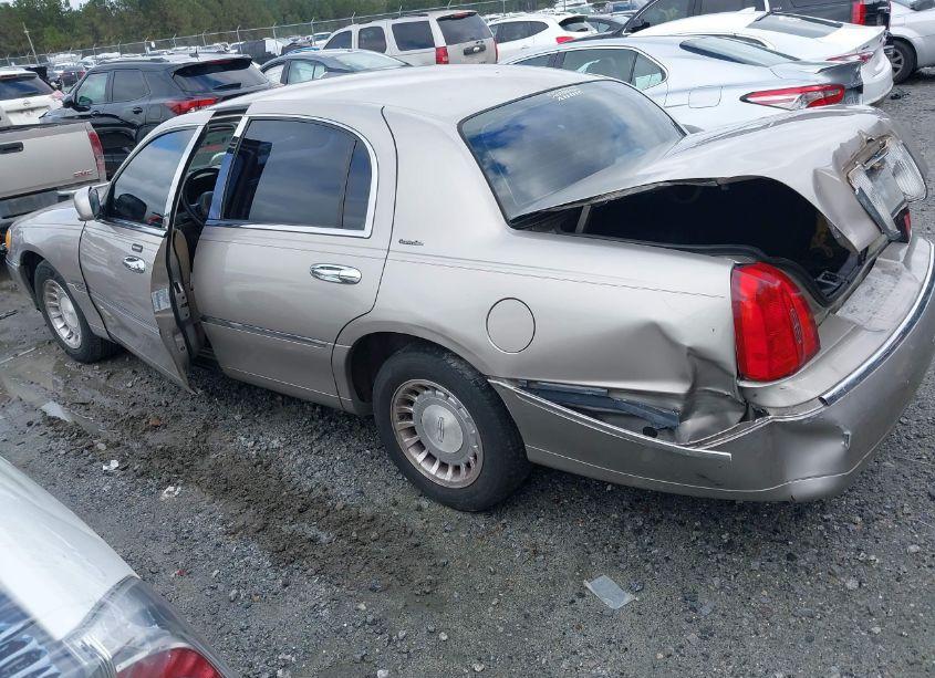Photo 3 of 2001 Lincoln Town CAR EXECUTIVE (VIN 1LNHM81W81Y735249)