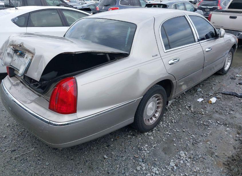 Photo 4 of 2001 Lincoln Town CAR EXECUTIVE (VIN 1LNHM81W81Y735249)
