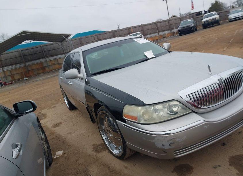 2004 Lincoln Town CAR SIGNATURE (VIN 1LNHM81W84Y639934) main photo