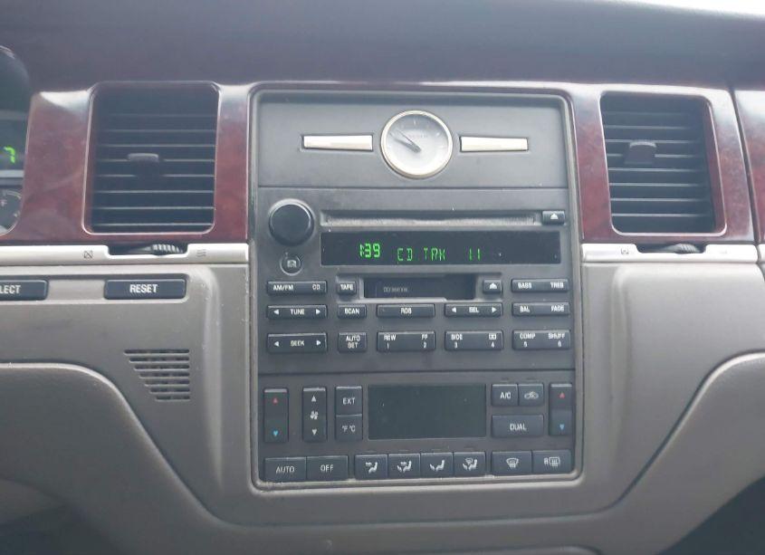 Photo 14 of 2004 Lincoln Town CAR SIGNATURE (VIN 1LNHM81W84Y639934)