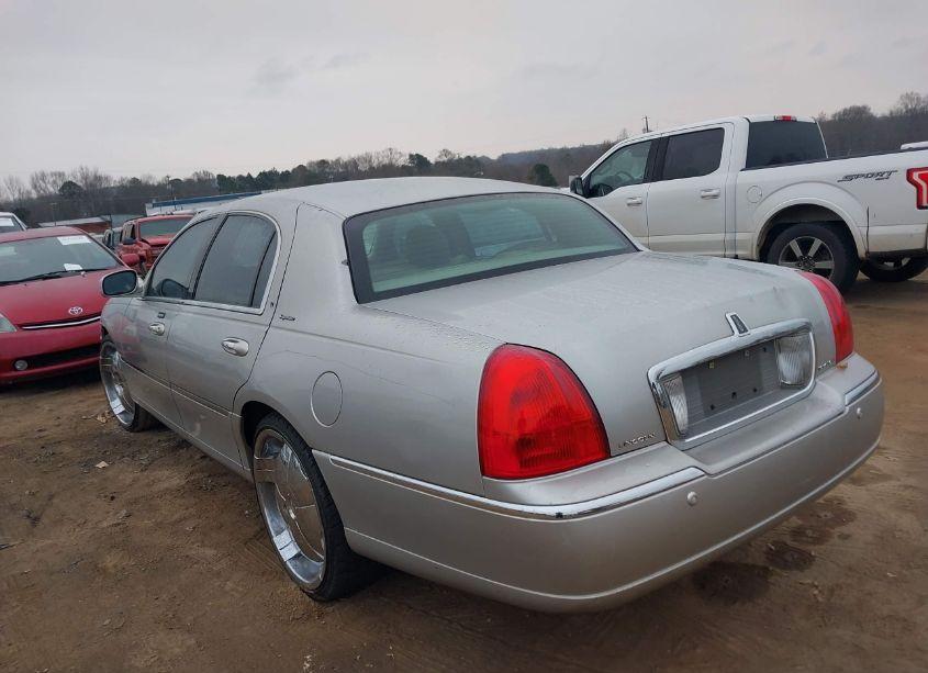 Photo 3 of 2004 Lincoln Town CAR SIGNATURE (VIN 1LNHM81W84Y639934)