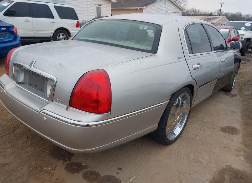 Photo 4 of 2004 Lincoln Town CAR SIGNATURE (VIN 1LNHM81W84Y639934)