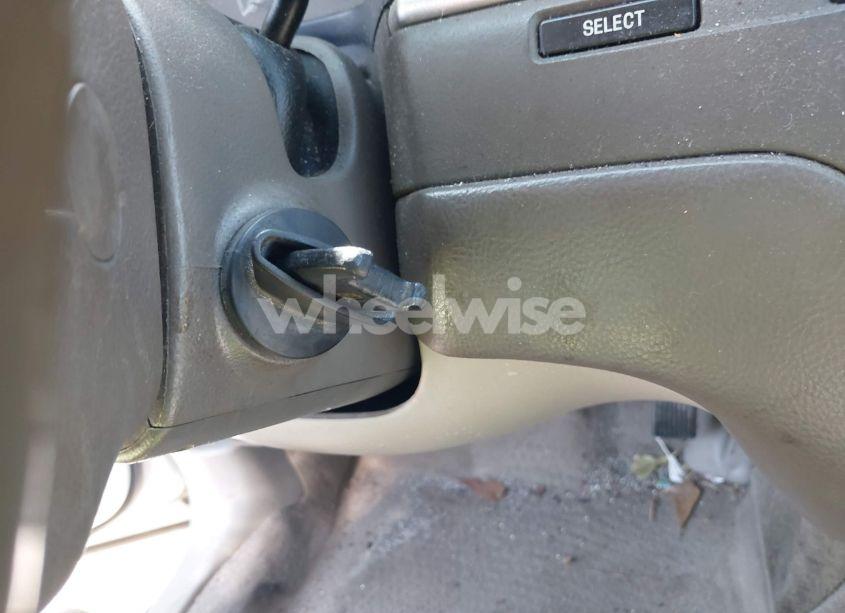 Photo 11 of 2004 Lincoln Town CAR SIGNATURE (VIN 1LNHM81W84Y652859)