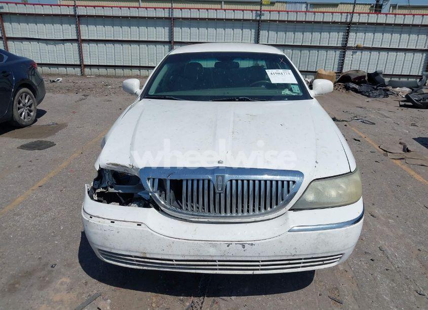 Photo 12 of 2004 Lincoln Town CAR SIGNATURE (VIN 1LNHM81W84Y652859)
