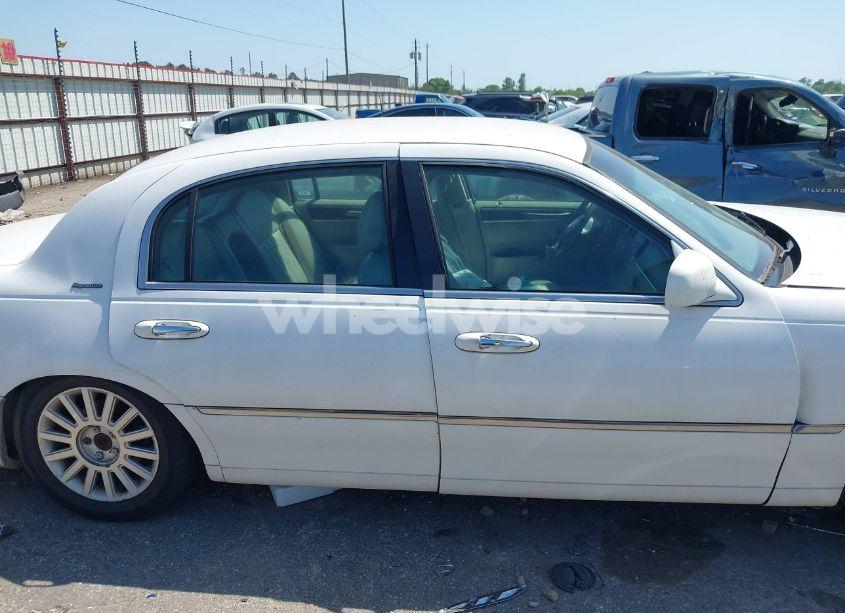 Photo 13 of 2004 Lincoln Town CAR SIGNATURE (VIN 1LNHM81W84Y652859)