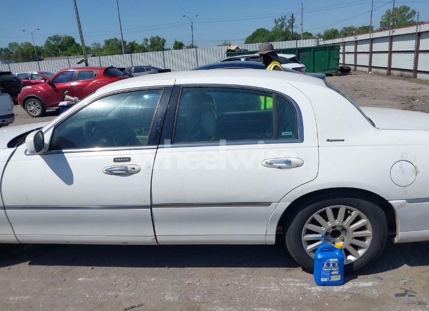 Photo 14 of 2004 Lincoln Town CAR SIGNATURE (VIN 1LNHM81W84Y652859)