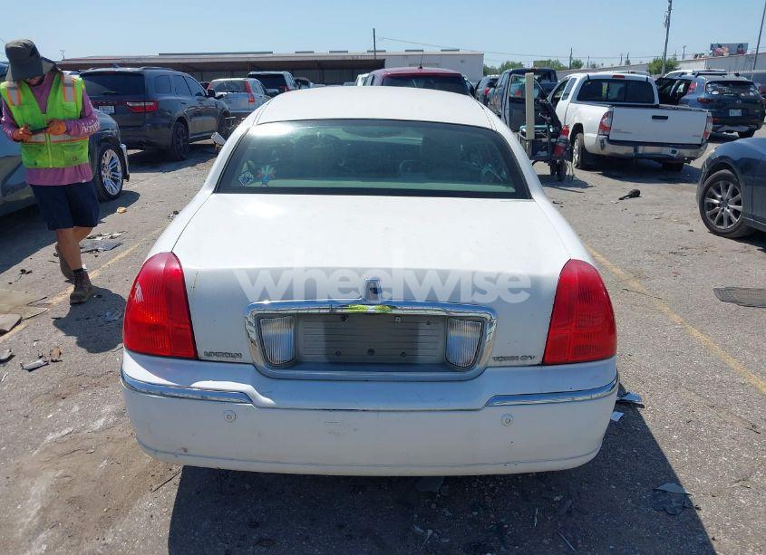 Photo 16 of 2004 Lincoln Town CAR SIGNATURE (VIN 1LNHM81W84Y652859)