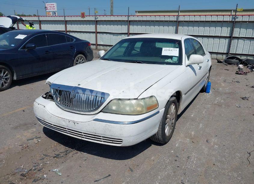 Photo 2 of 2004 Lincoln Town CAR SIGNATURE (VIN 1LNHM81W84Y652859)
