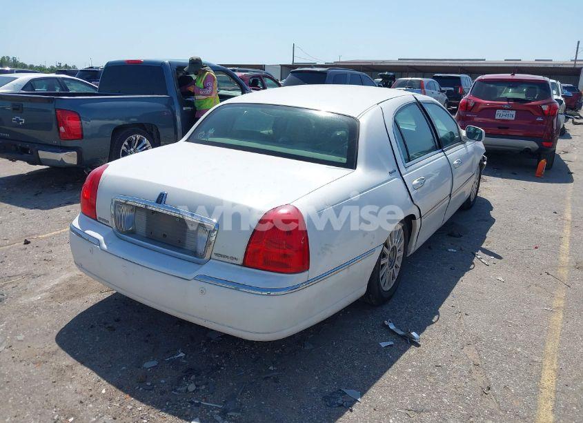 Photo 4 of 2004 Lincoln Town CAR SIGNATURE (VIN 1LNHM81W84Y652859)