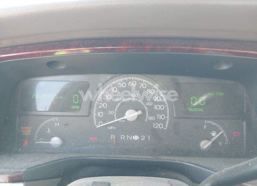 Photo 7 of 2004 Lincoln Town CAR SIGNATURE (VIN 1LNHM81W84Y652859)