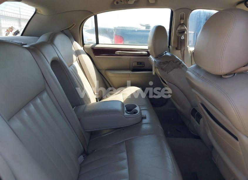 Photo 8 of 2004 Lincoln Town CAR SIGNATURE (VIN 1LNHM81W84Y652859)
