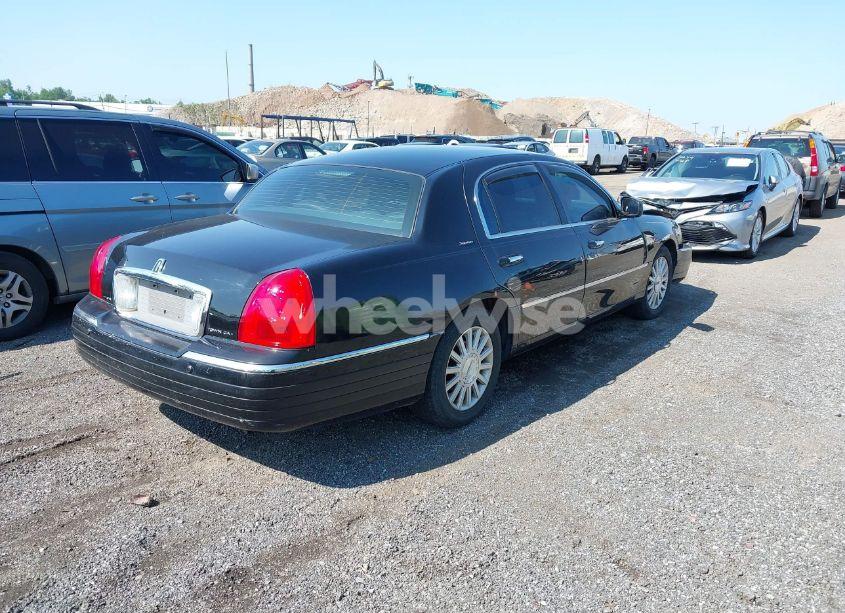 Photo 4 of 2004 Lincoln Town CAR SIGNATURE (VIN 1LNHM81W84Y659665)