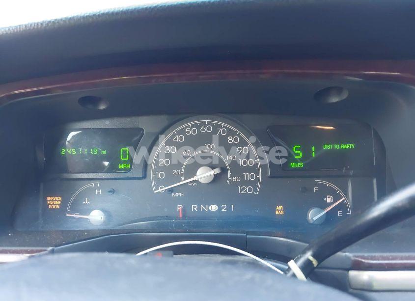 Photo 7 of 2004 Lincoln Town CAR SIGNATURE (VIN 1LNHM81W84Y659665)