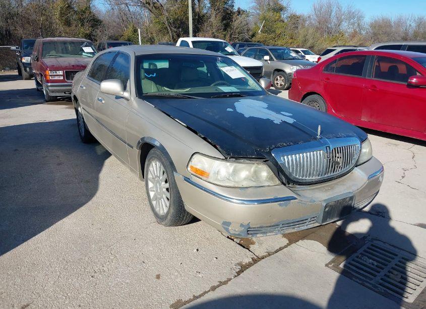 2004 Lincoln Town CAR SIGNATURE (VIN 1LNHM81W84Y661674) main photo