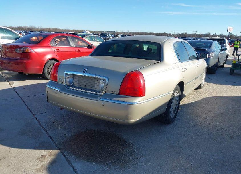 Photo 4 of 2004 Lincoln Town CAR SIGNATURE (VIN 1LNHM81W84Y661674)